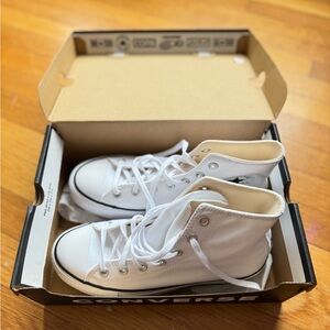 Brand New Chuck Taylor All Star Lift Platform. White. Size 8.